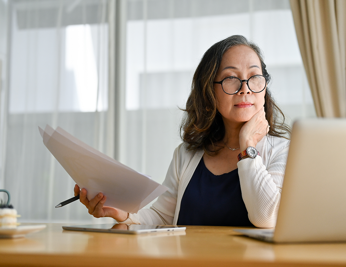 happy-worker-easilly-comparing-federal-and-state-employment-laws